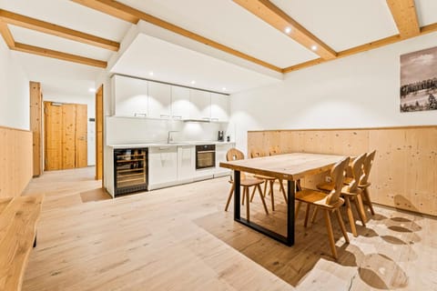 Kitchen or kitchenette, Seating area, Dining area