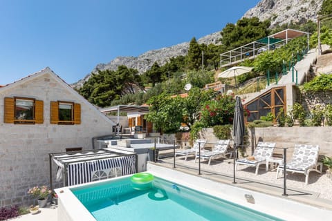 Natural landscape, Mountain view, Pool view, Swimming pool, sunbed