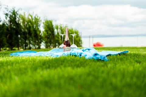 Garden, Beach, Lake view, Sea view, Entertainment