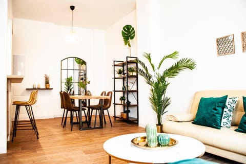 Living room, Dining area