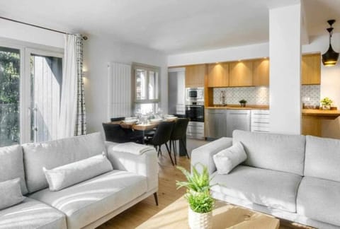 Kitchen or kitchenette, Living room