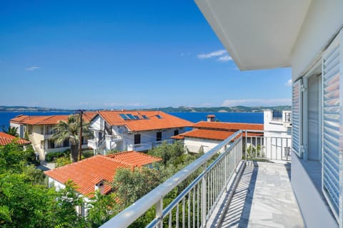 Property building, Balcony/Terrace, City view, Sea view, Street view