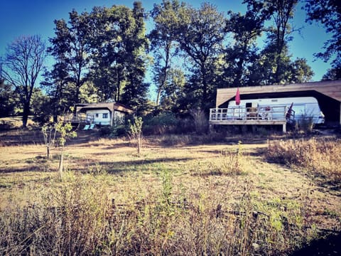 cararetro , caravane chauffée et climatisée Campground/ 
RV Resort in Auvergne-Rhône-Alpes