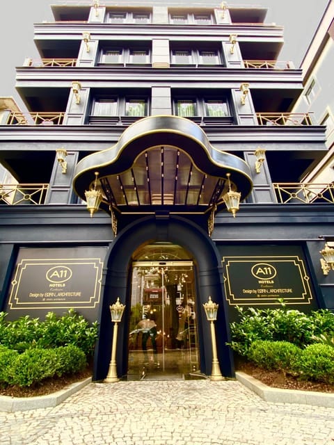 Property building, Facade/entrance, Day