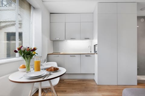 Dining area, kitchen