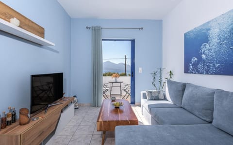 Natural landscape, TV and multimedia, Seating area, Mountain view