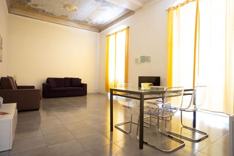 Communal lounge/ TV room, Living room, Seating area