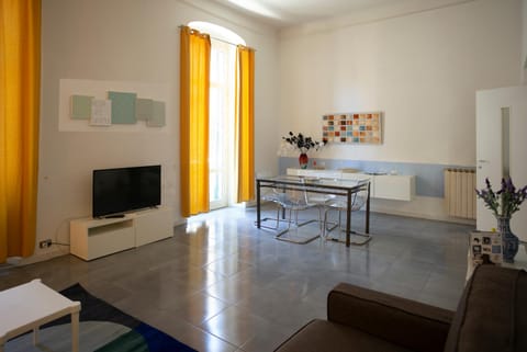 Communal lounge/ TV room, TV and multimedia, Living room, Seating area