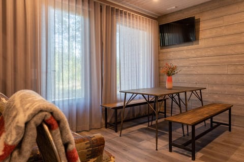 Seating area, Dining area