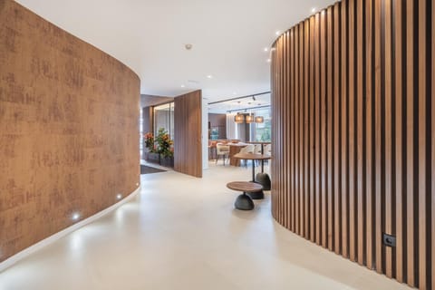 Facade/entrance, Area and facilities