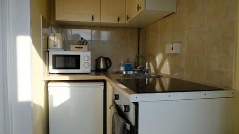 Kitchen or kitchenette, minibar, oven, pet friendly, stove, toaster