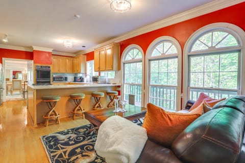 3 Mi to Roswell Riverwalk Spacious Getaway! House in Roswell