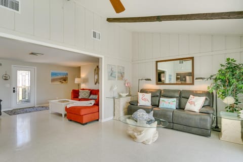 Canalfront Home with Dock and Pool 5 Mi to Ft Myers! House in Lochmoor Waterway