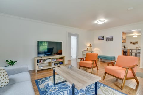 Downtown Home with Patio - Walk to Shops and Dining! House in Stevenson