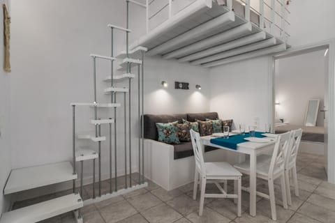 Seating area, Dining area