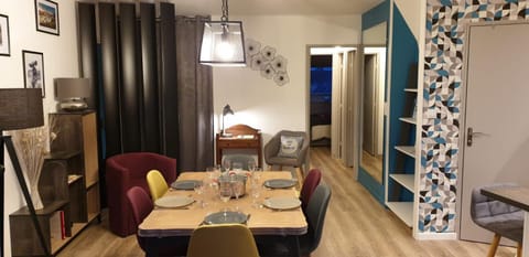 chez KARINE T4 Terrasse 5ème étage CENTRE VILLE Wifi Parking Apartment in Troyes