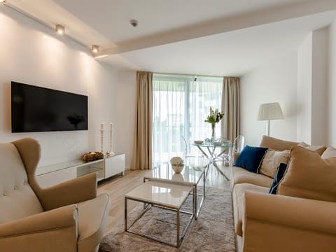Communal lounge/ TV room, TV and multimedia, Living room, Seating area
