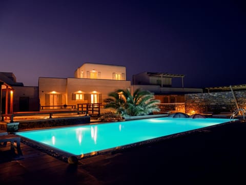 Property building, Swimming pool, Swimming pool