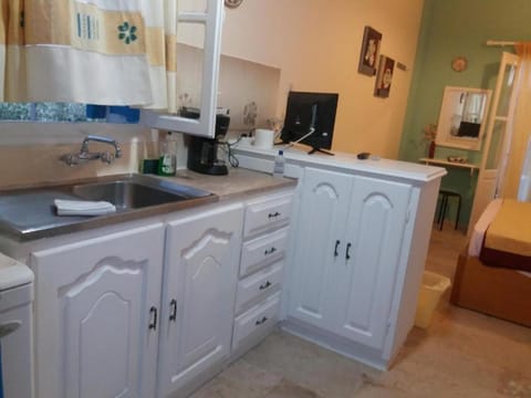 Property building, Kitchen or kitchenette, Breakfast, stove