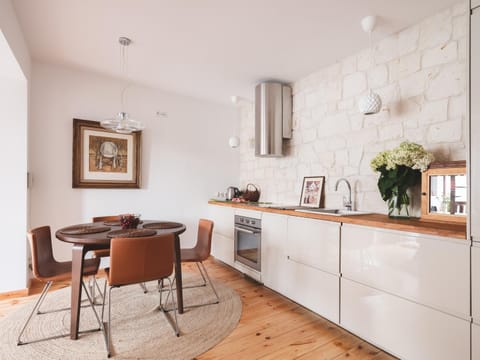 Coffee/tea facilities, Kitchen or kitchenette, Dining area