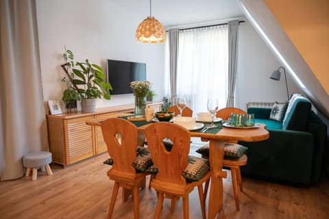 TV and multimedia, Living room, Dining area