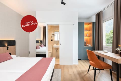 Other, Photo of the whole room, Decorative detail, Bedroom