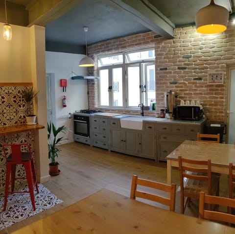 Kitchen or kitchenette, minibar, pet friendly, stove