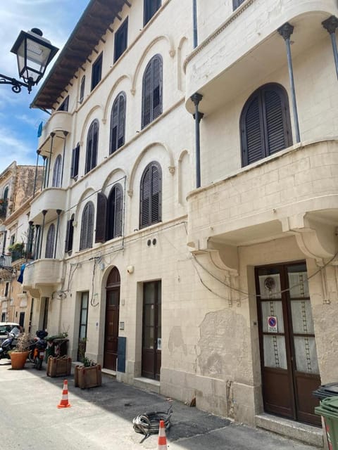 Property building, Neighbourhood, Street view