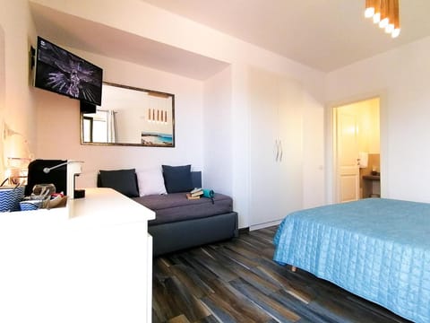 Coffee/tea facilities, Photo of the whole room, Bedroom