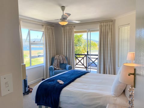 View (from property/room), Bedroom, Lake view, Mountain view, Sea view