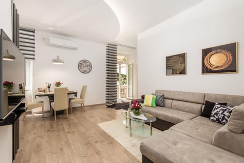 Living room, Seating area, Dining area