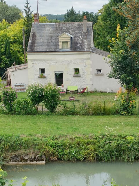 Petite maison au bord du canal, 8' Zoo de Beauval, PMR House in Centre-Val de Loire