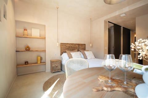 Photo of the whole room, Seating area
