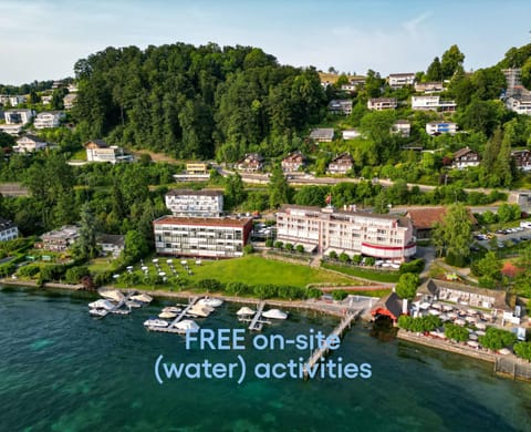 Property building, Facade/entrance, Natural landscape, Bird's eye view, Lake view, Mountain view