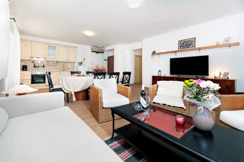 Living room, Seating area, Dining area