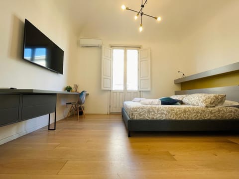 Bed, TV and multimedia, Balcony/Terrace, Photo of the whole room, Bedroom, minibar, soundproof, air conditioner