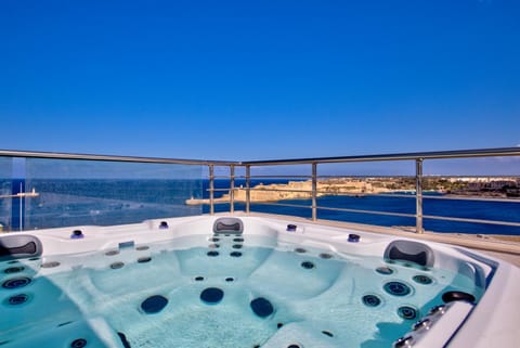 Day, Natural landscape, Hot Tub, Pool view, Sea view