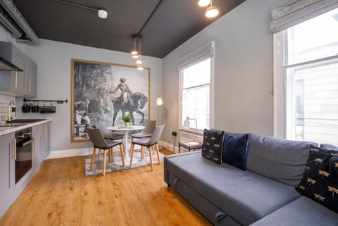 Kitchen or kitchenette, Living room, Seating area, Dining area, minibar, pet friendly, stove, kitchen