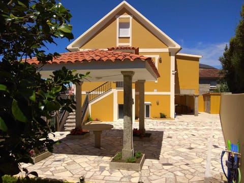 Patio, Facade/entrance