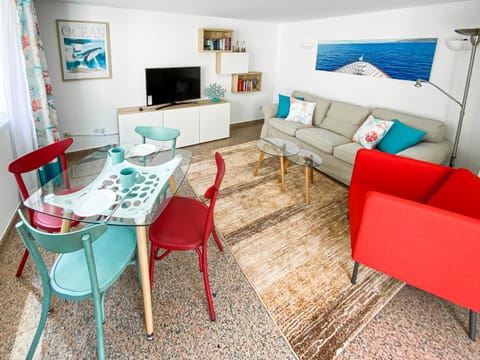 TV and multimedia, Living room, Seating area, Dining area