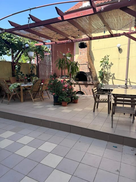 BBQ facilities, Balcony/Terrace, Seating area, Dining area