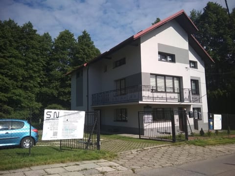 Property building, Facade/entrance, Garden