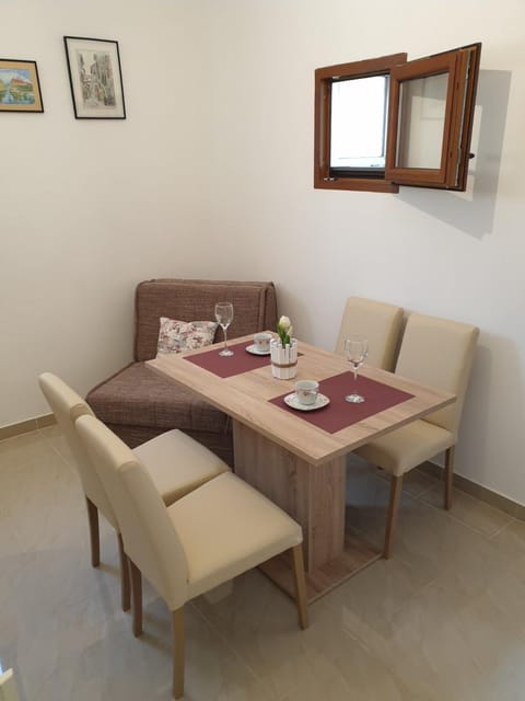 Coffee/tea facilities, Dining area