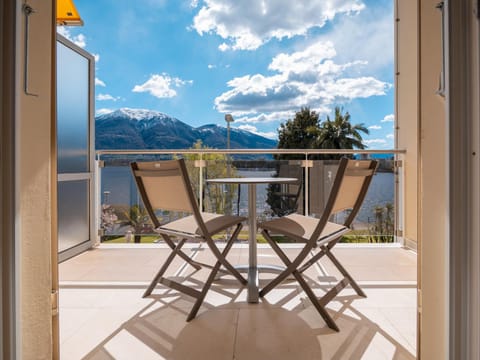 Balcony/Terrace, Lake view