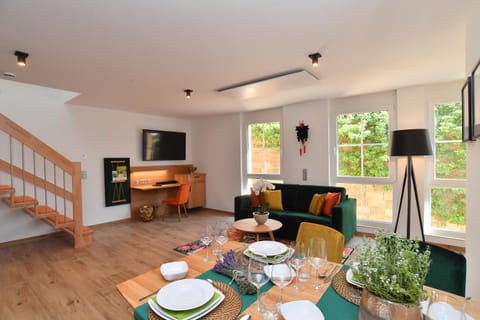 Communal lounge/ TV room, TV and multimedia, Kitchen or kitchenette, Living room, Seating area, Dining area, Evening entertainment, Breakfast