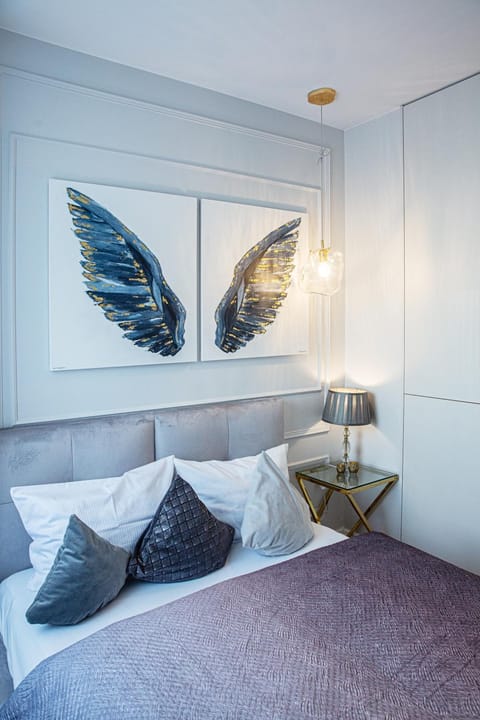 Bed, Photo of the whole room, Decorative detail, Bedroom