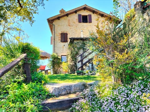 Property building, Spring, Day, Natural landscape, Garden, Garden view
