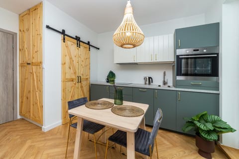 Kitchen or kitchenette, Dining area, Communal kitchen