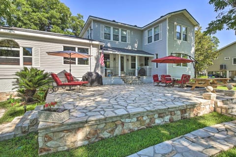 Spacious Lake Placid Retreat with Gorgeous Views! House in Seguin