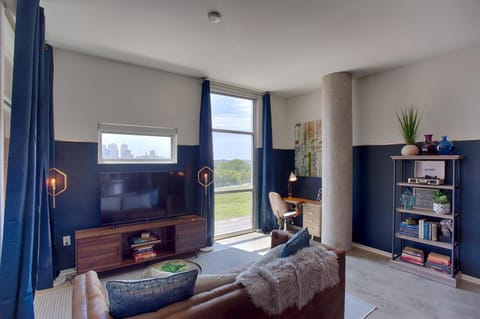 Mid Century Modern Downtown Condo 30+ Night Min House in East Nashville